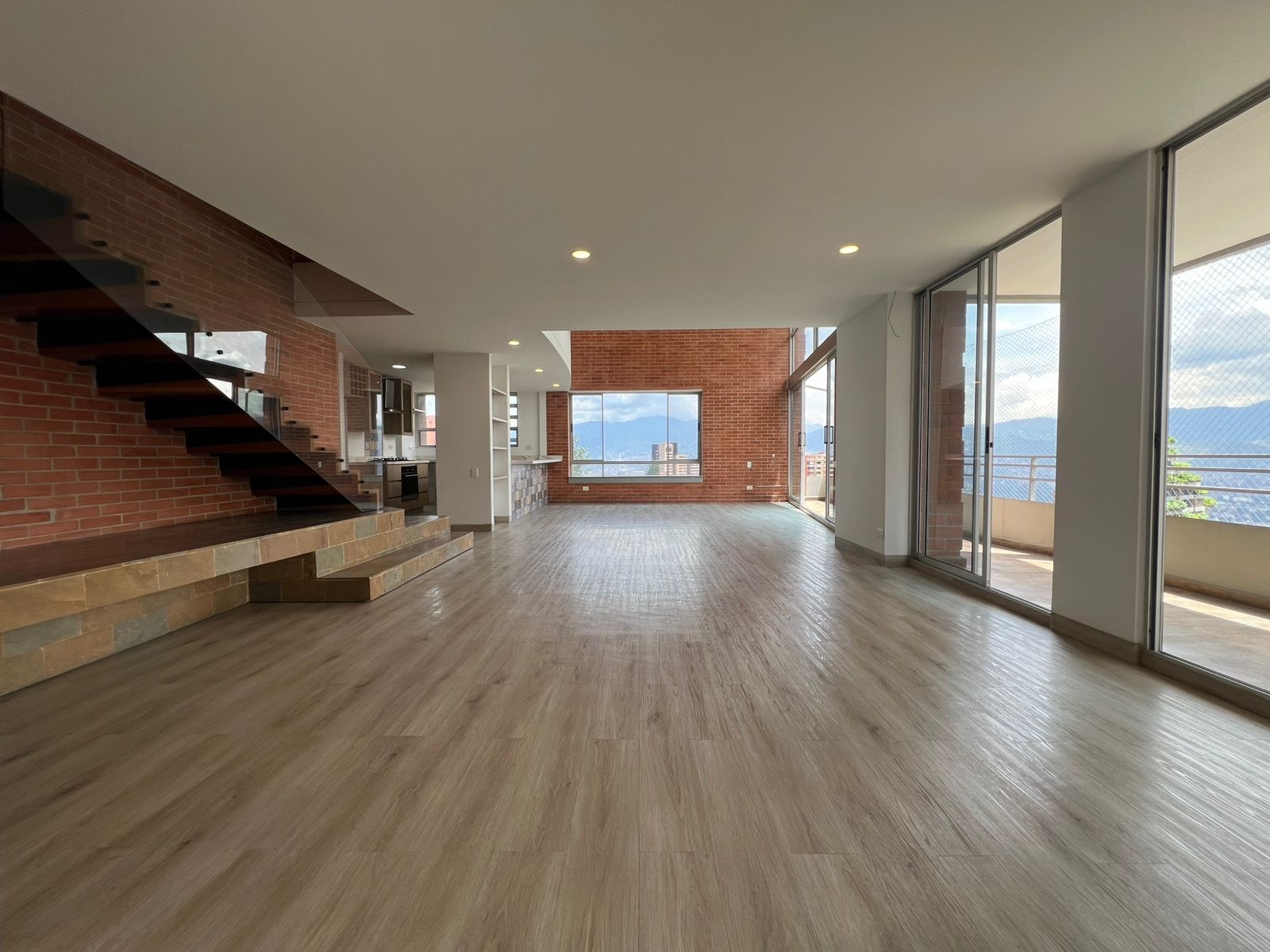 Apartamento dúplex en arríendo poblado
