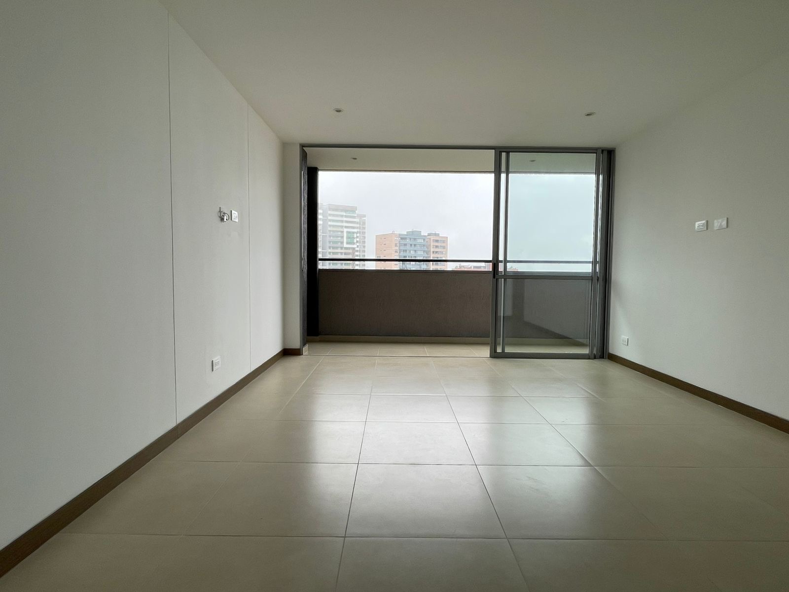 Aparta estudio en arriendo poblado